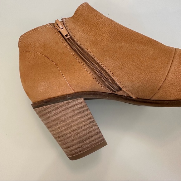 Lucky Brand | Butter-Soft Tan Leather Ankle Boots | Size 8.5 - Picture 7 of 16